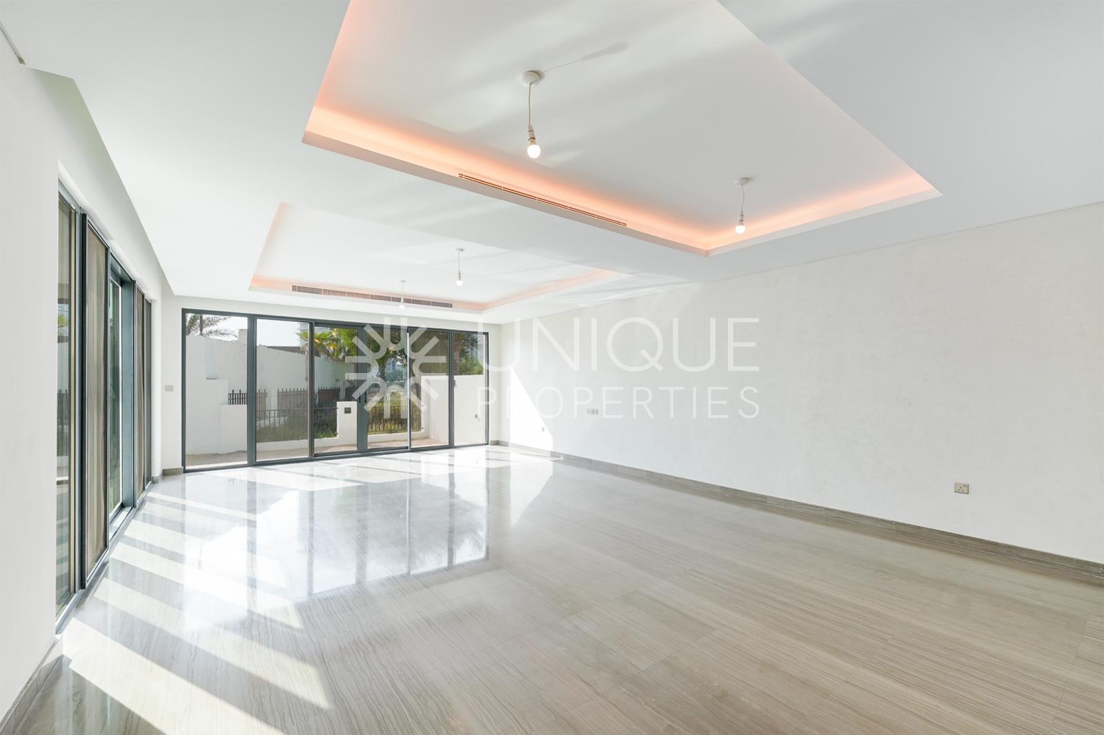 Corner | Full Golf Course View | Huge Layout