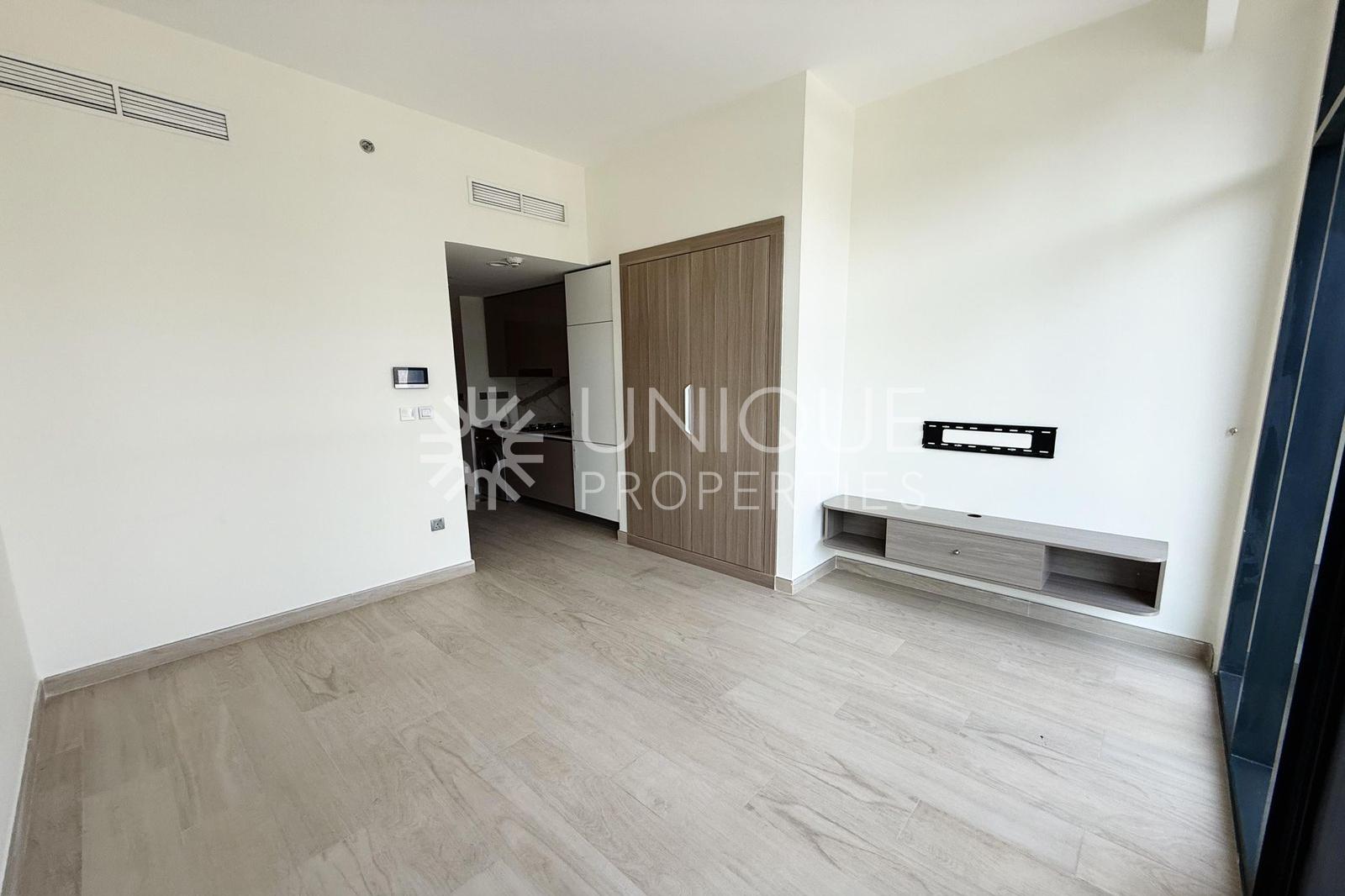 Vacant Now | Golf Course View | Spacious