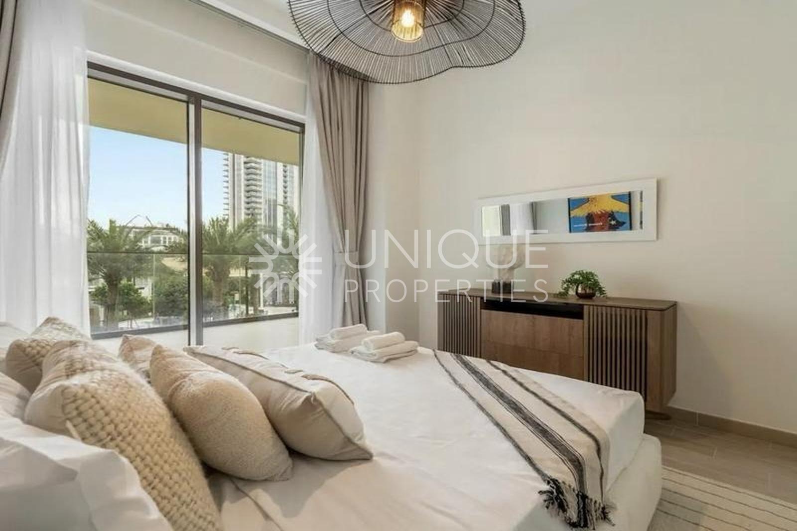 Prime Location & Waterfront Living | 3BR for Sale