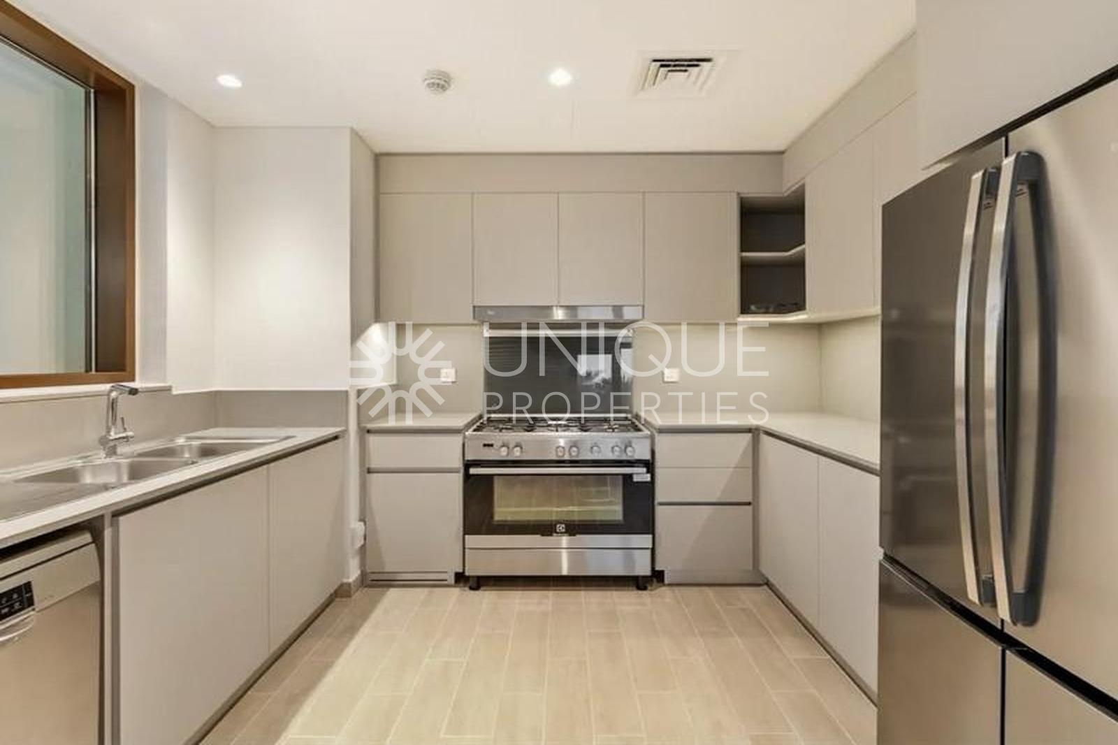 Prime Location & Waterfront Living | 3BR for Sale