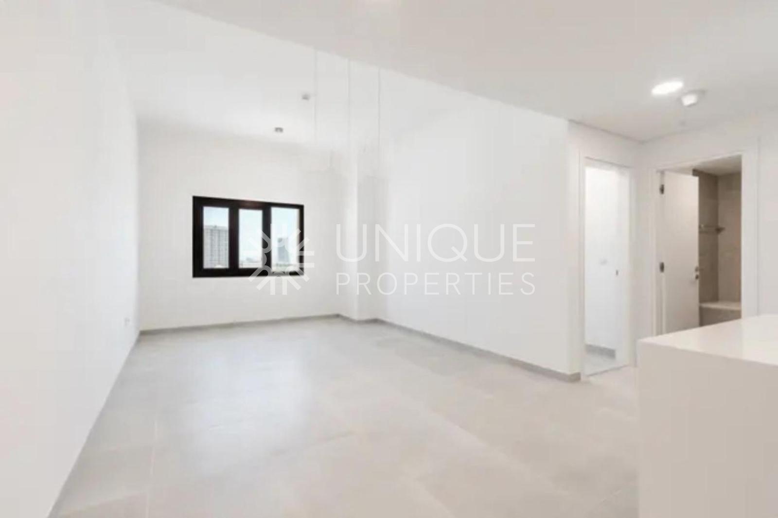 LARGE LAYOUT | VACANT | AREA SPECIALIST