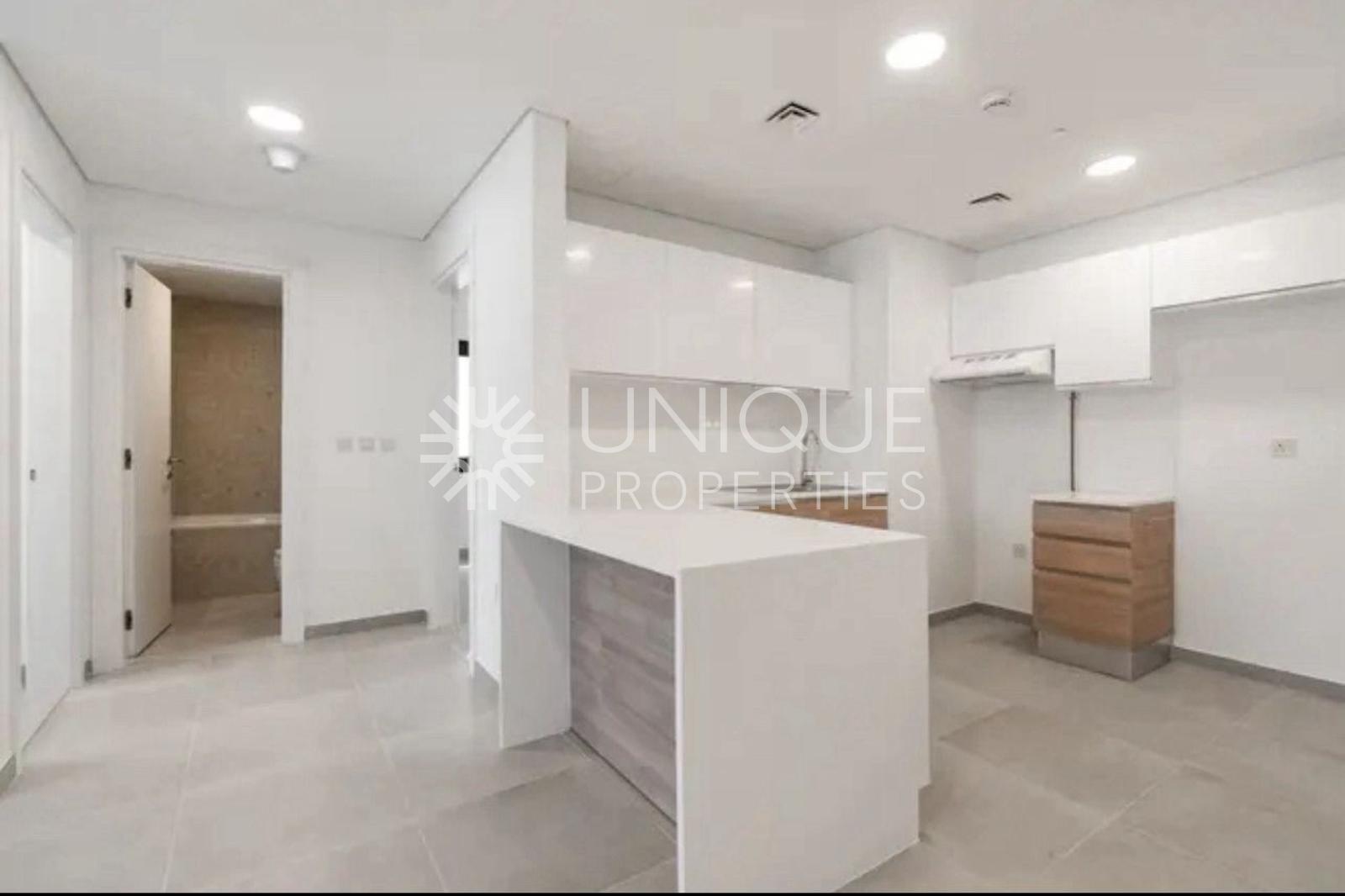 LARGE LAYOUT | VACANT | AREA SPECIALIST