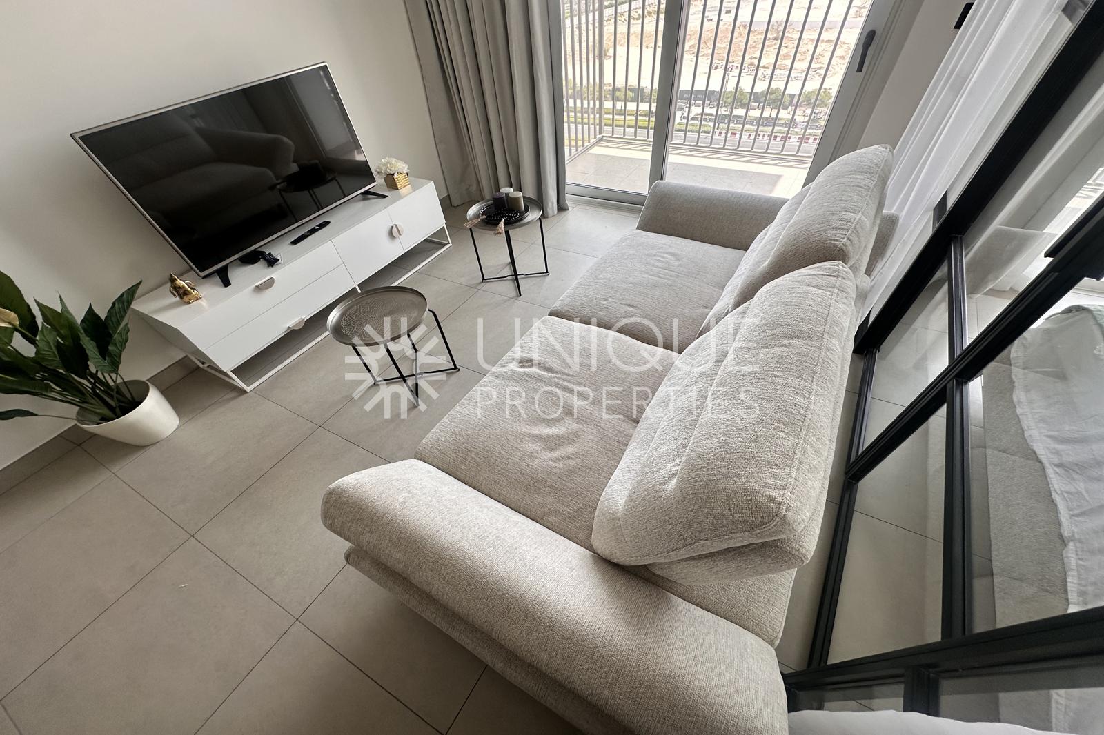 Mid Floor| Easy access to View | Pool Views