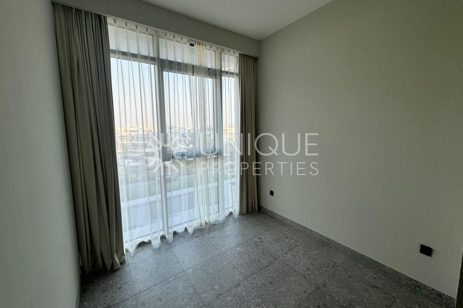 Vacant Now | Golf Course View | Spacious