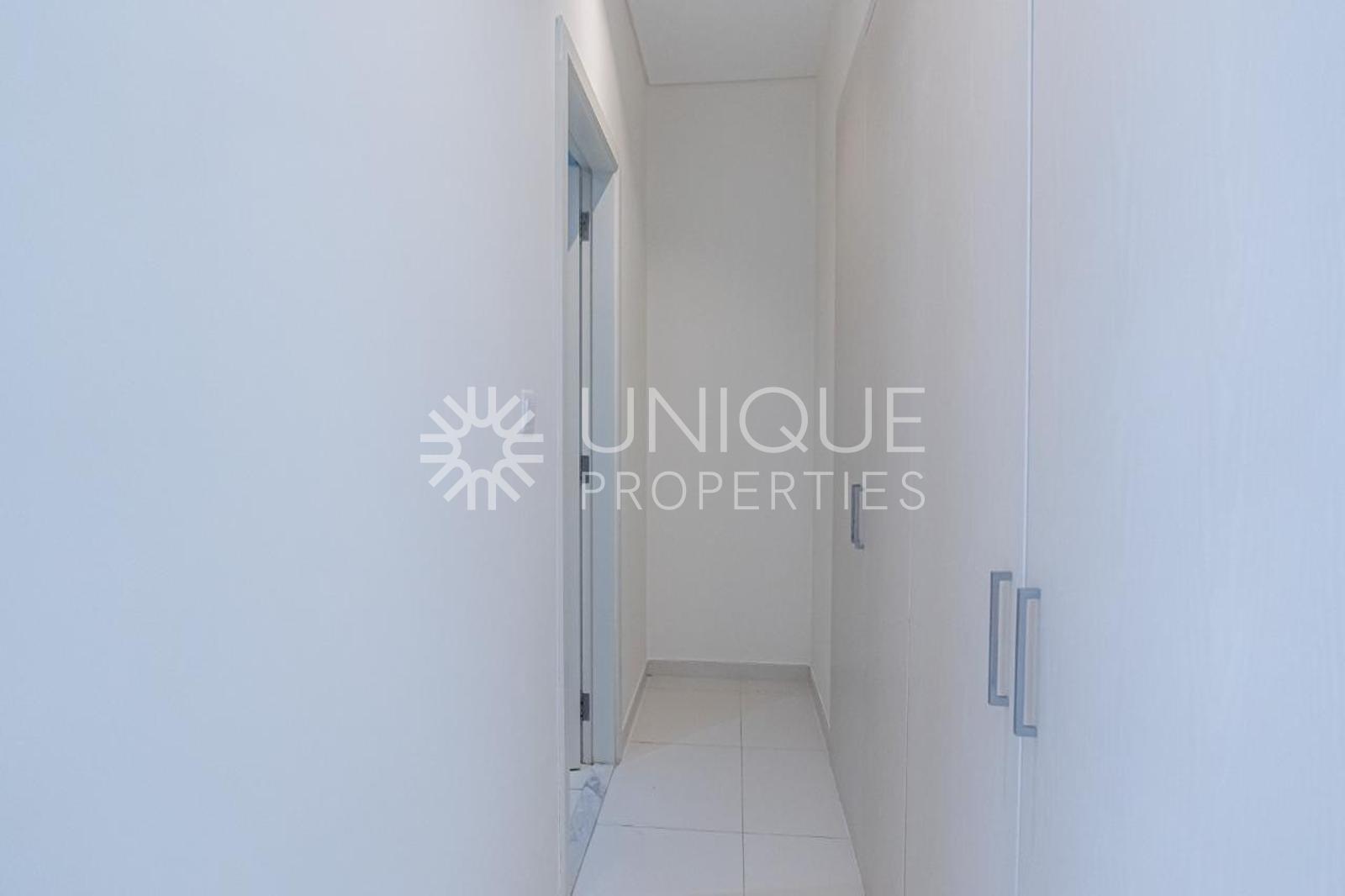 Flexible Cheques | Vacant | Corner Unit