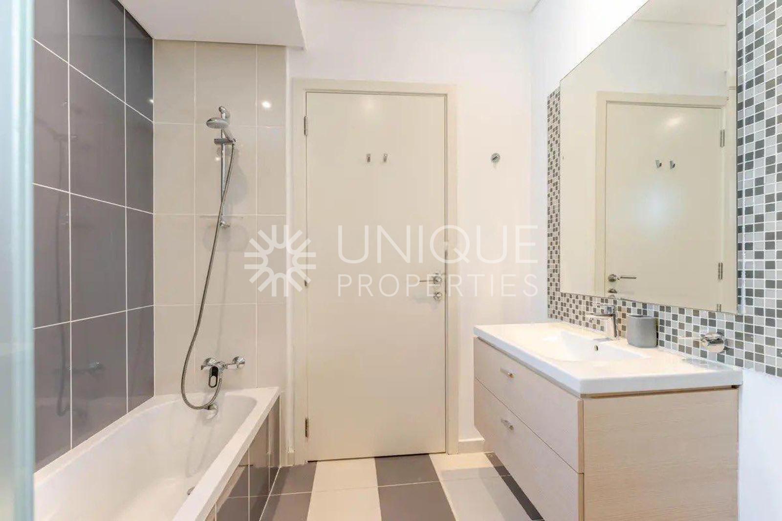 Flexible Cheques | Vacant | Corner Unit