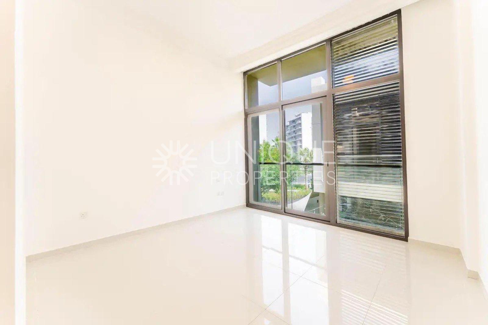 Flexible Cheques | Vacant | Corner Unit