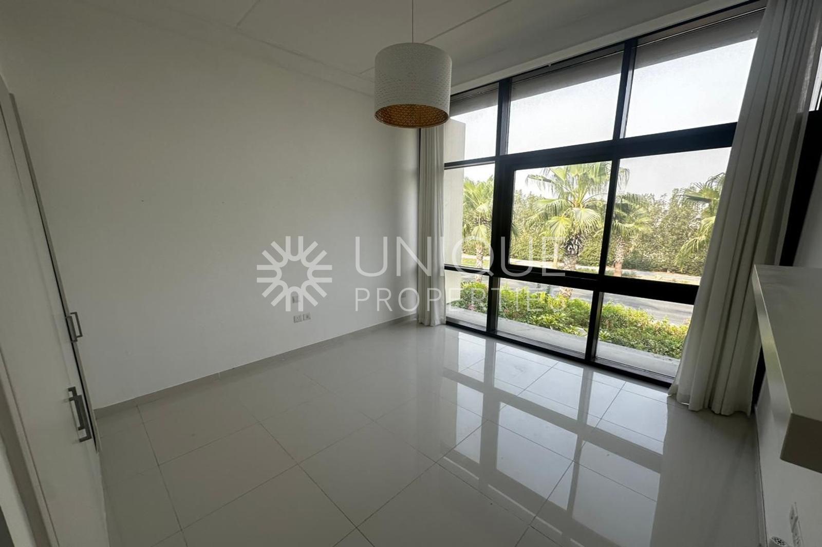 Single Row | Landscaped | Vacant In September