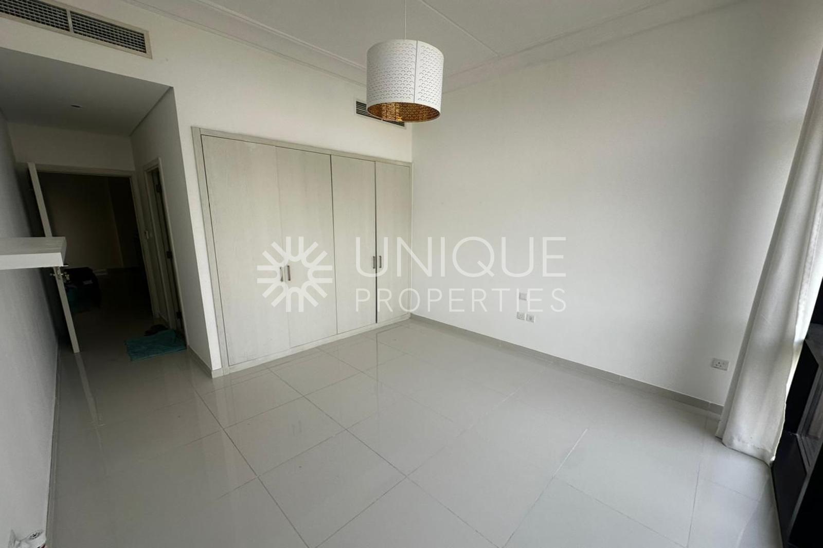 Single Row | Landscaped | Vacant In September