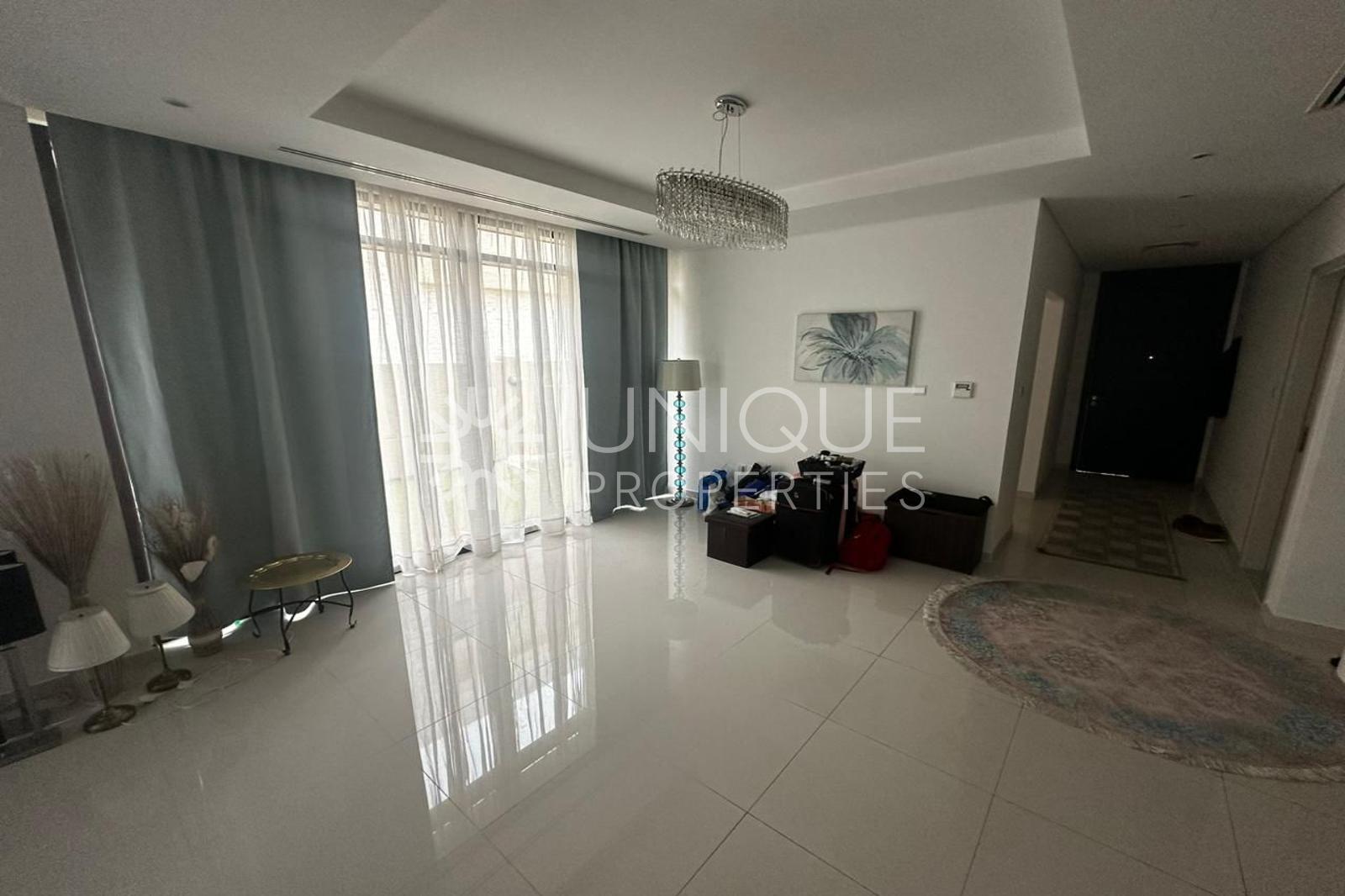 Single Row | Landscaped | Vacant In September