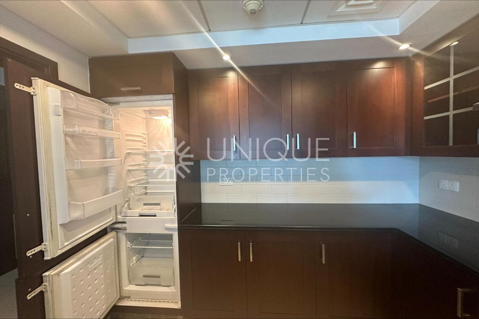 Vacant | Fountain View | Spacious Unit