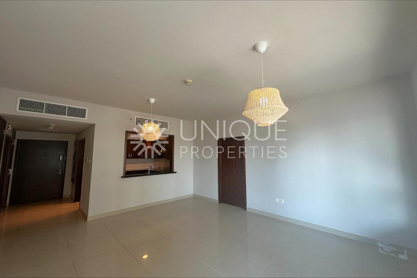 Vacant | Fountain View | Spacious Unit