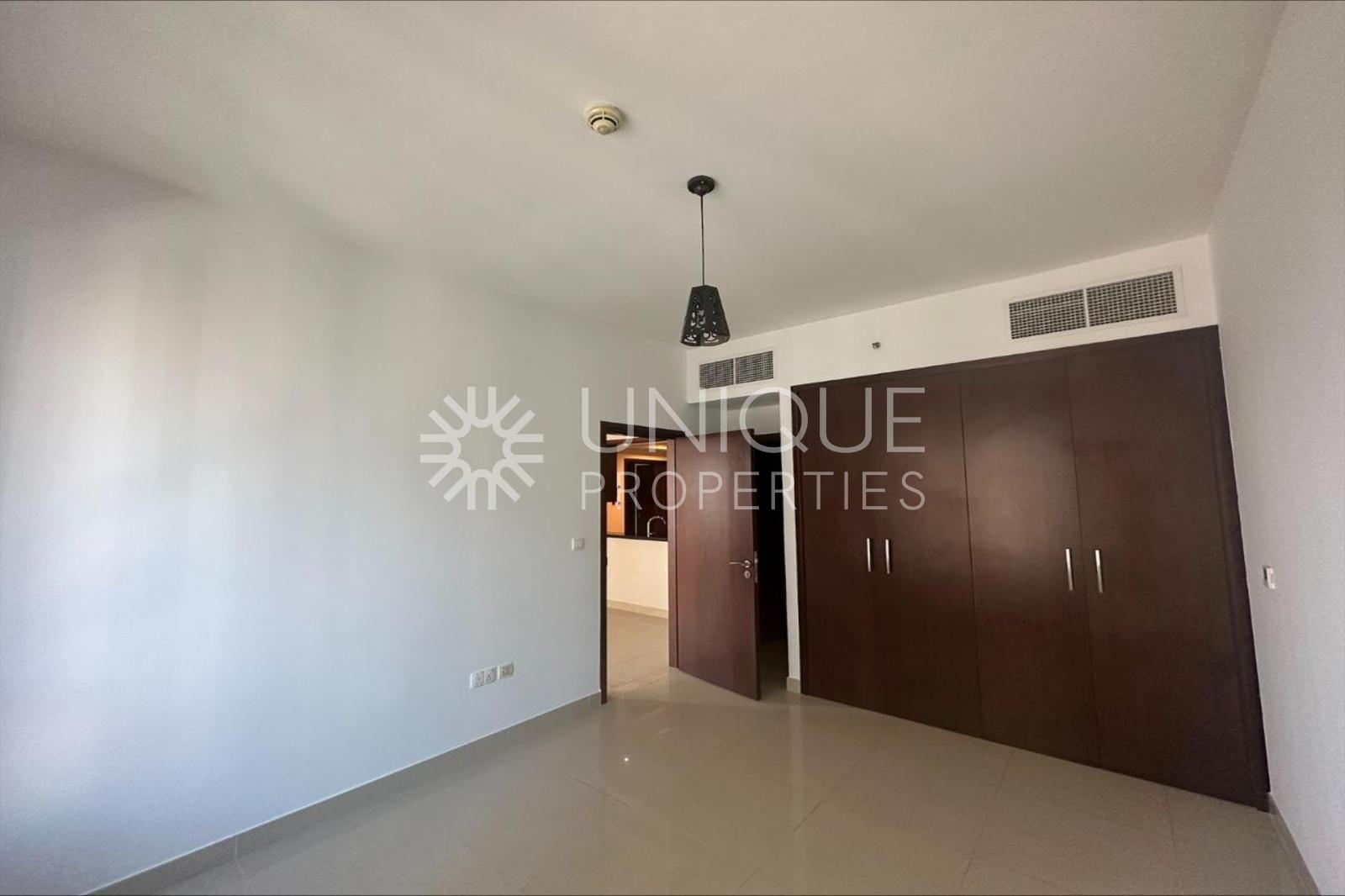 Vacant | Fountain View | Spacious Unit