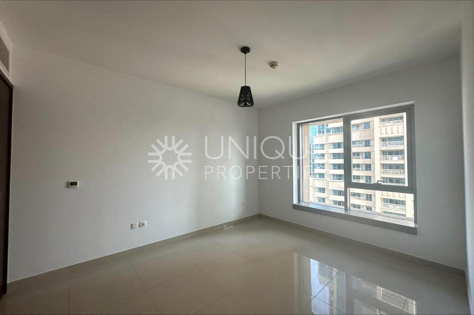 Vacant | Fountain View | Spacious Unit
