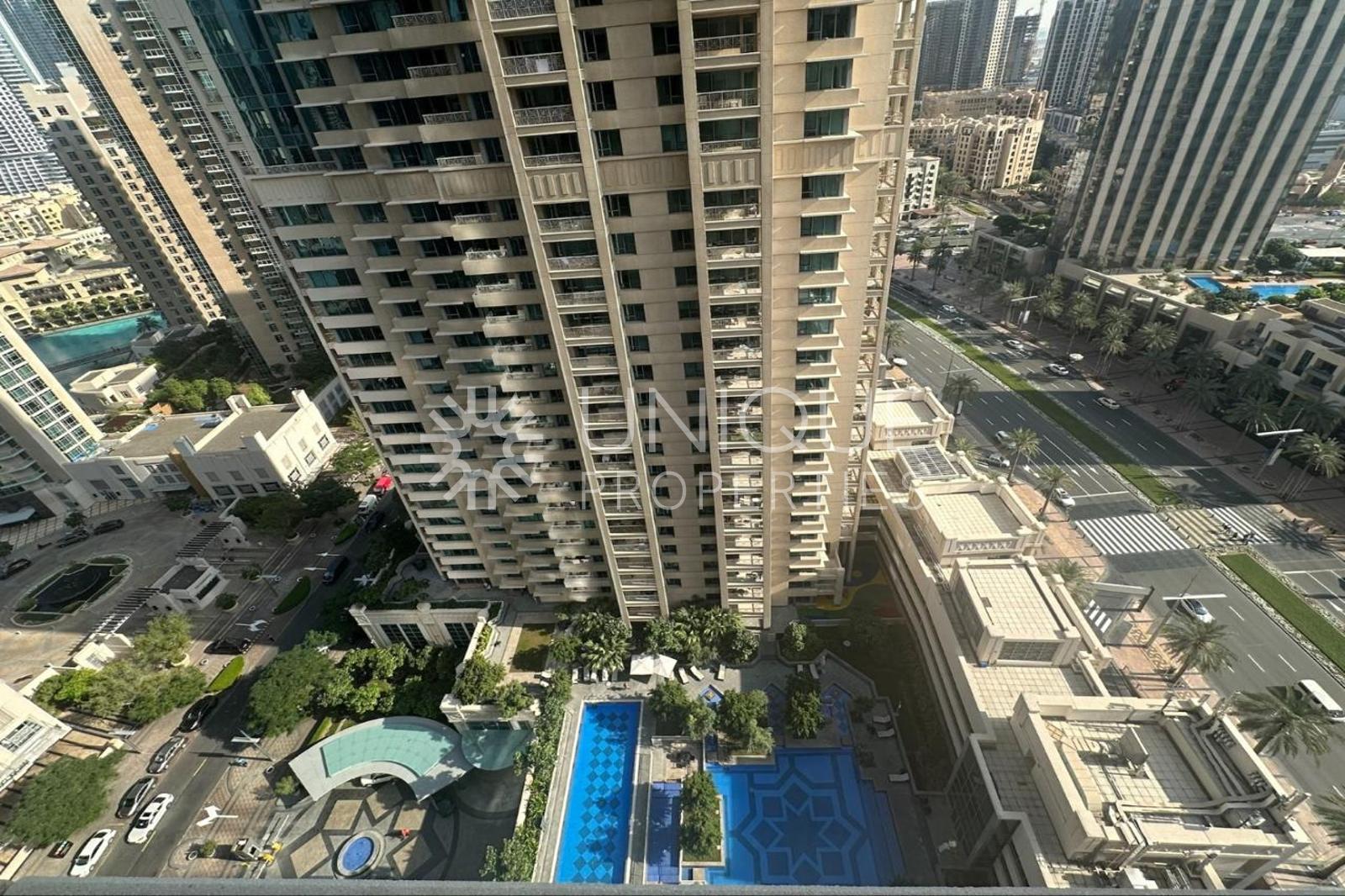 Vacant | Fountain View | Spacious Unit