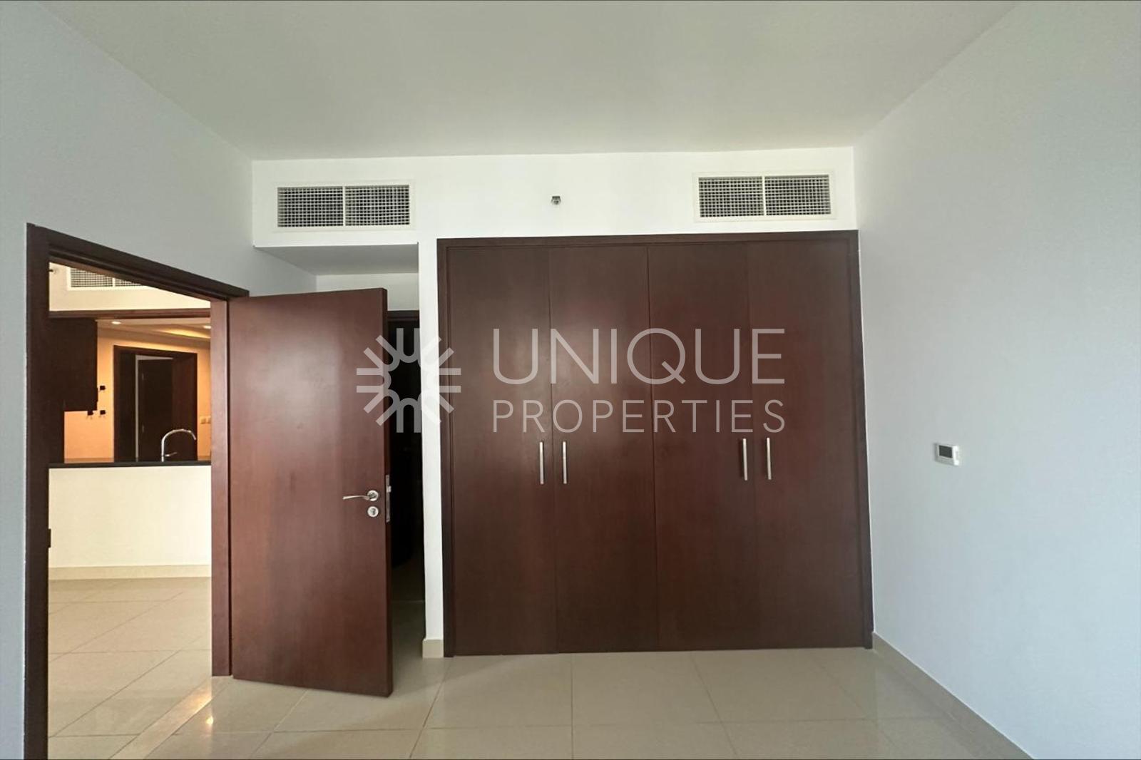 Vacant | Fountain View | Spacious Unit