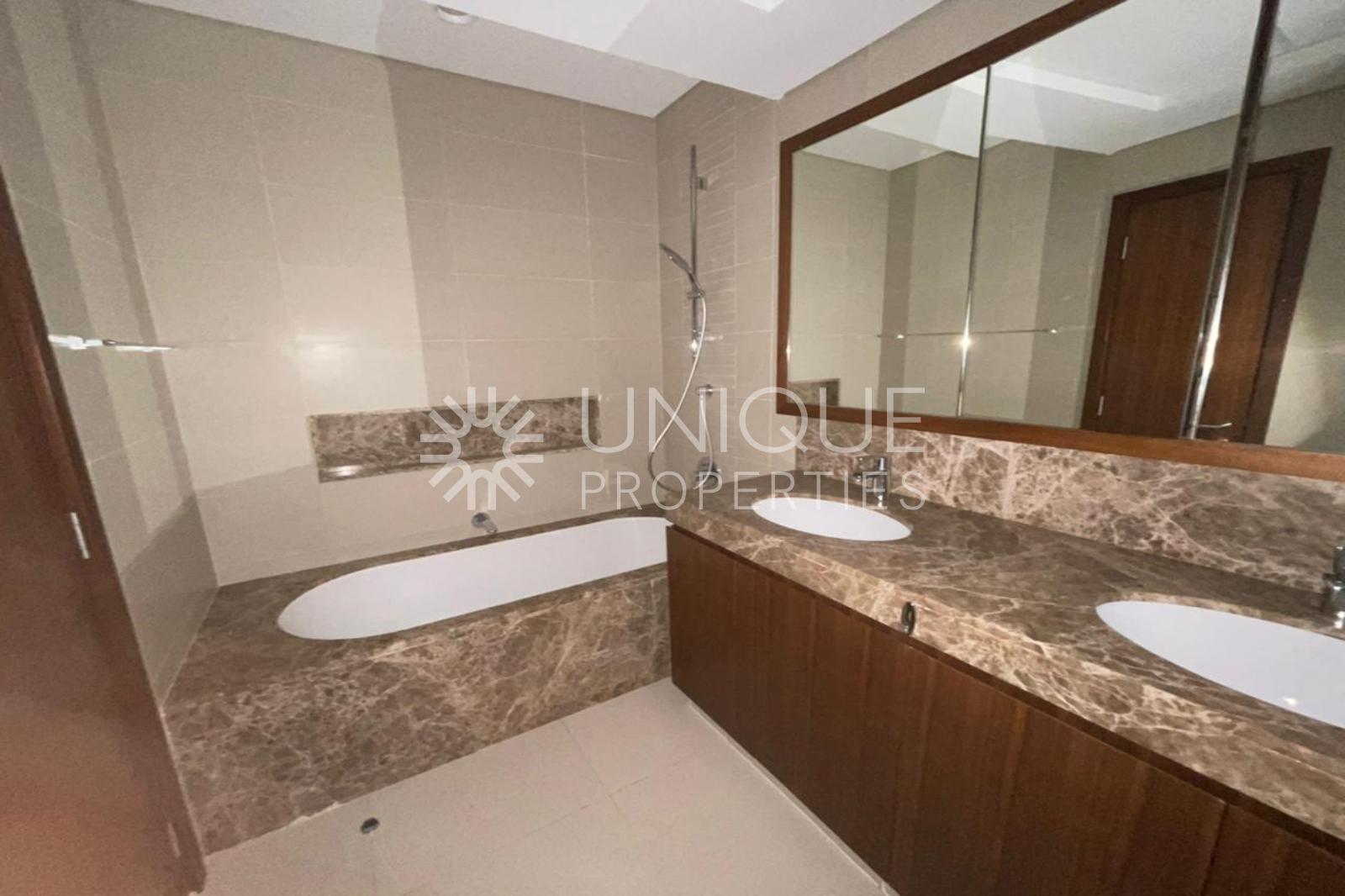 Stunning 3-Bedroom Apartment| Golf View|