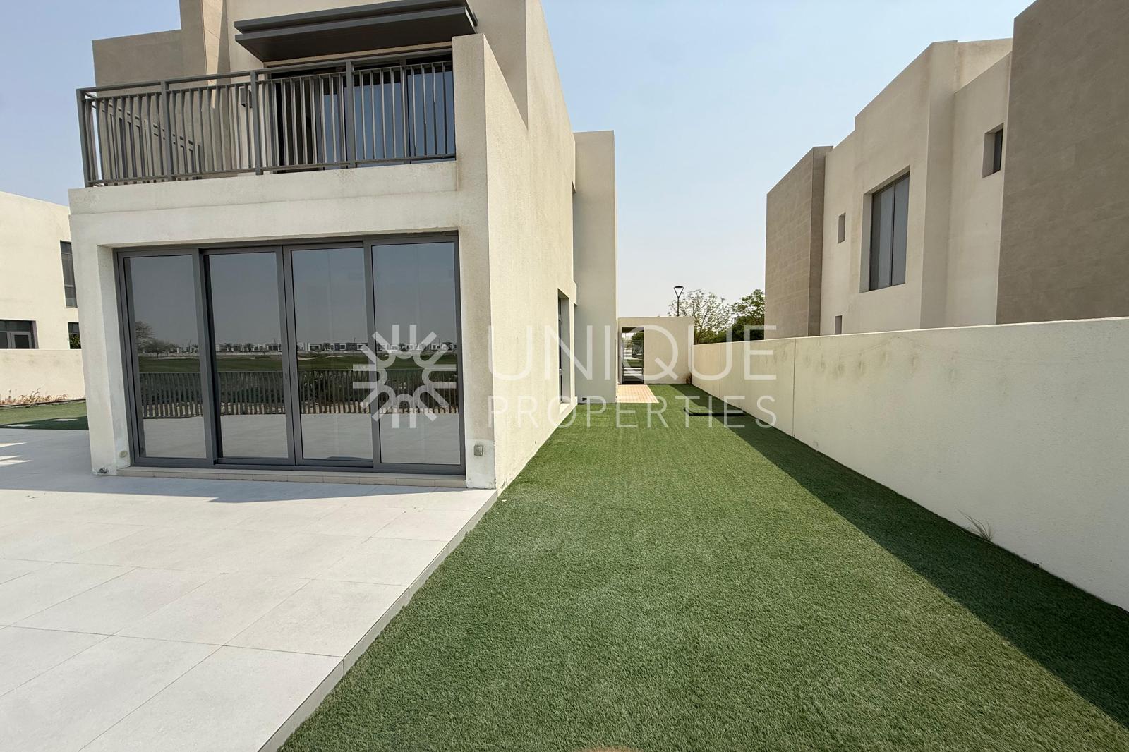 Community Expert | Golf Course View | Single Row