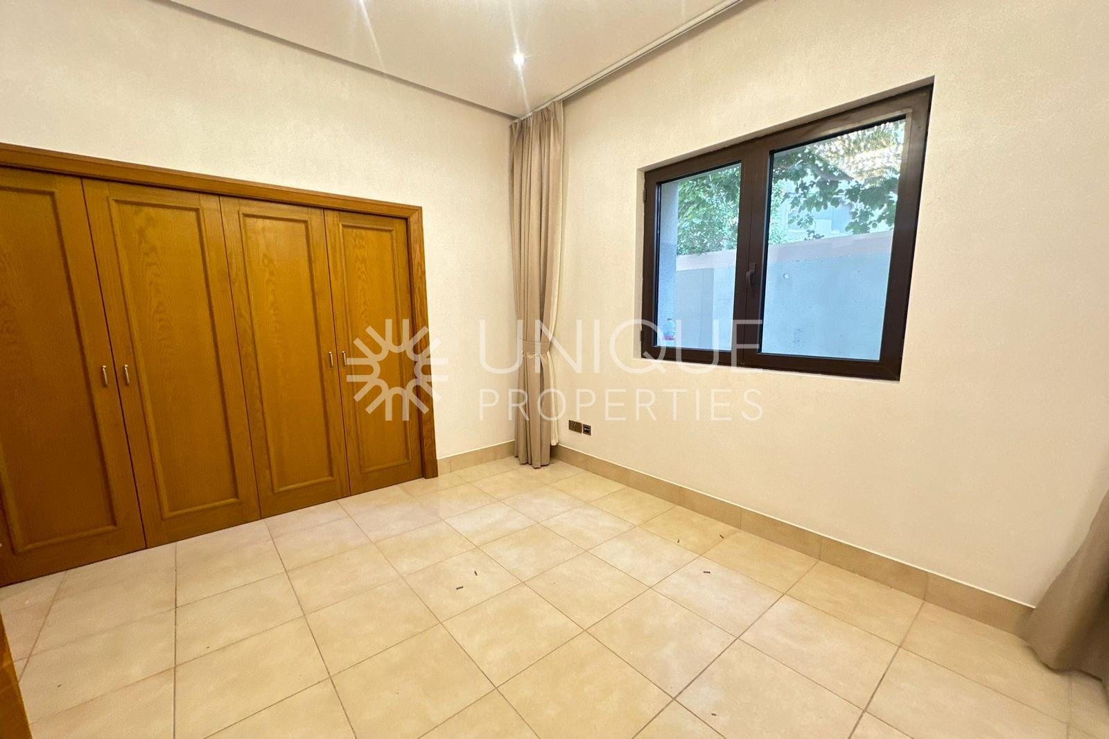 Spacious 2 bedroom| Private Large Garden |Upgraded