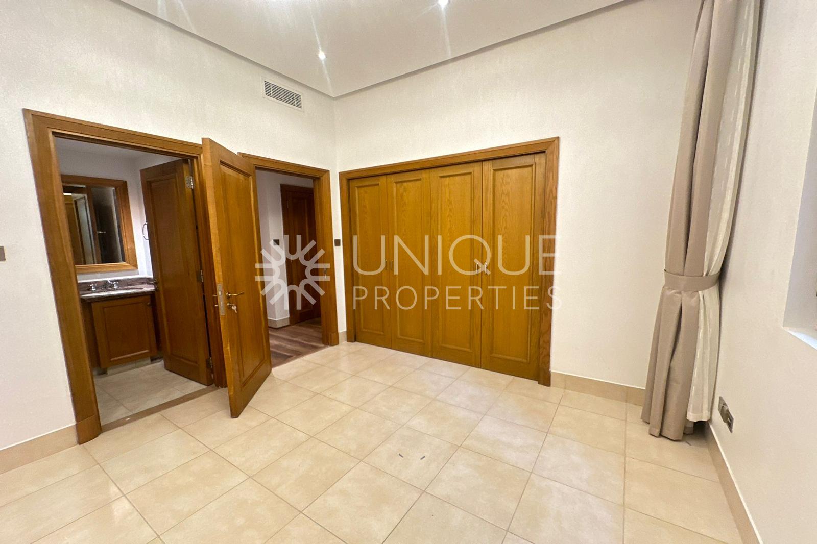 Spacious 2 bedroom| Private Large Garden |Upgraded