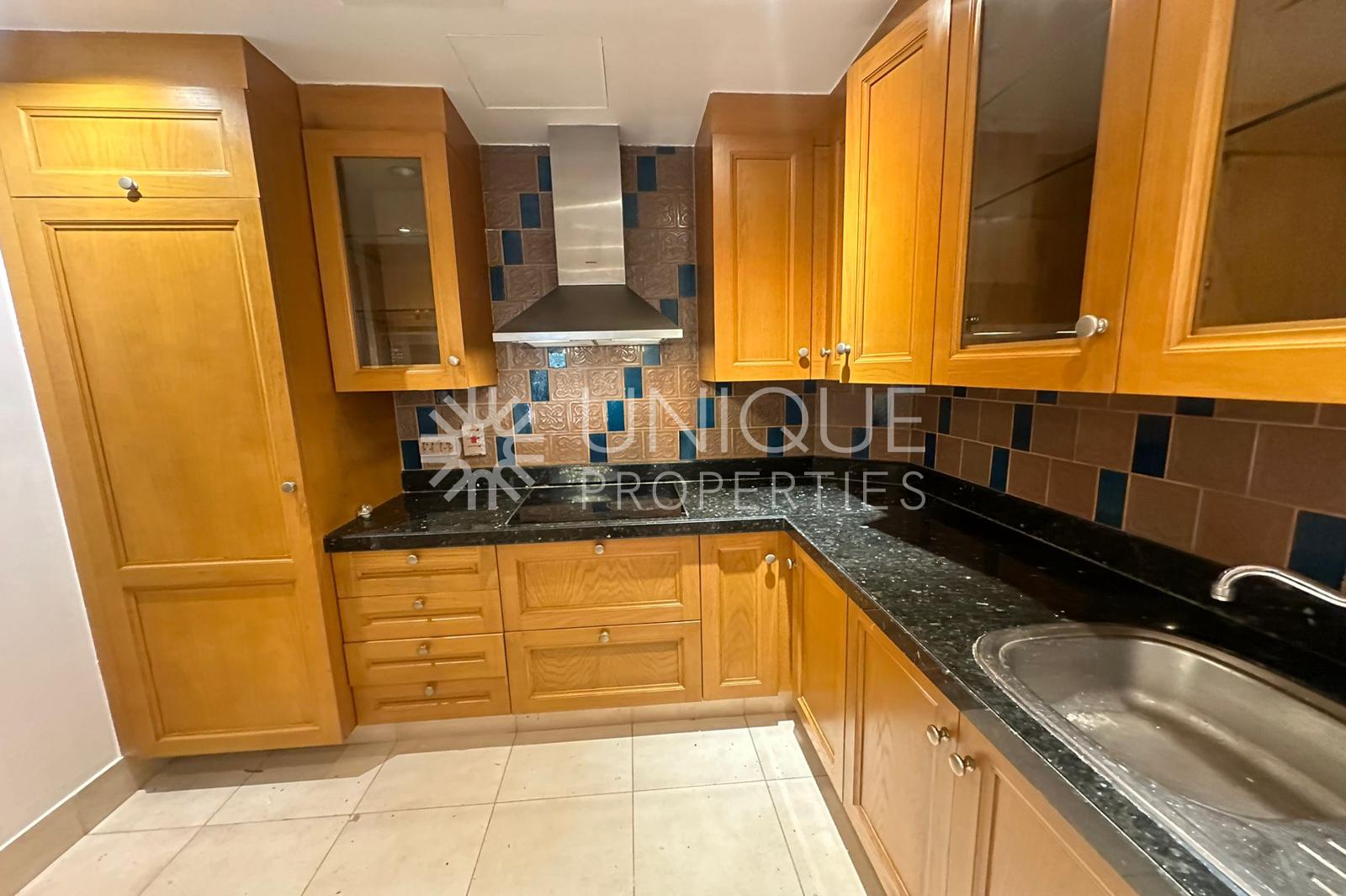 Spacious 2 bedroom| Private Large Garden |Upgraded