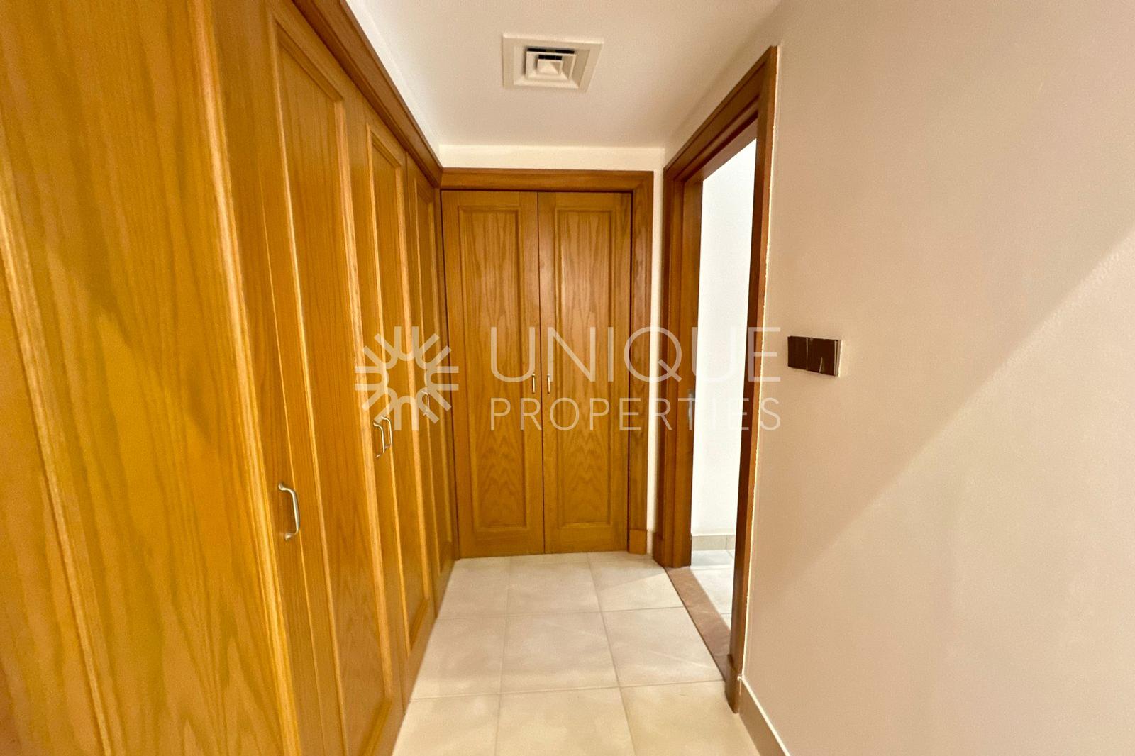 Spacious 2 bedroom| Private Large Garden |Upgraded
