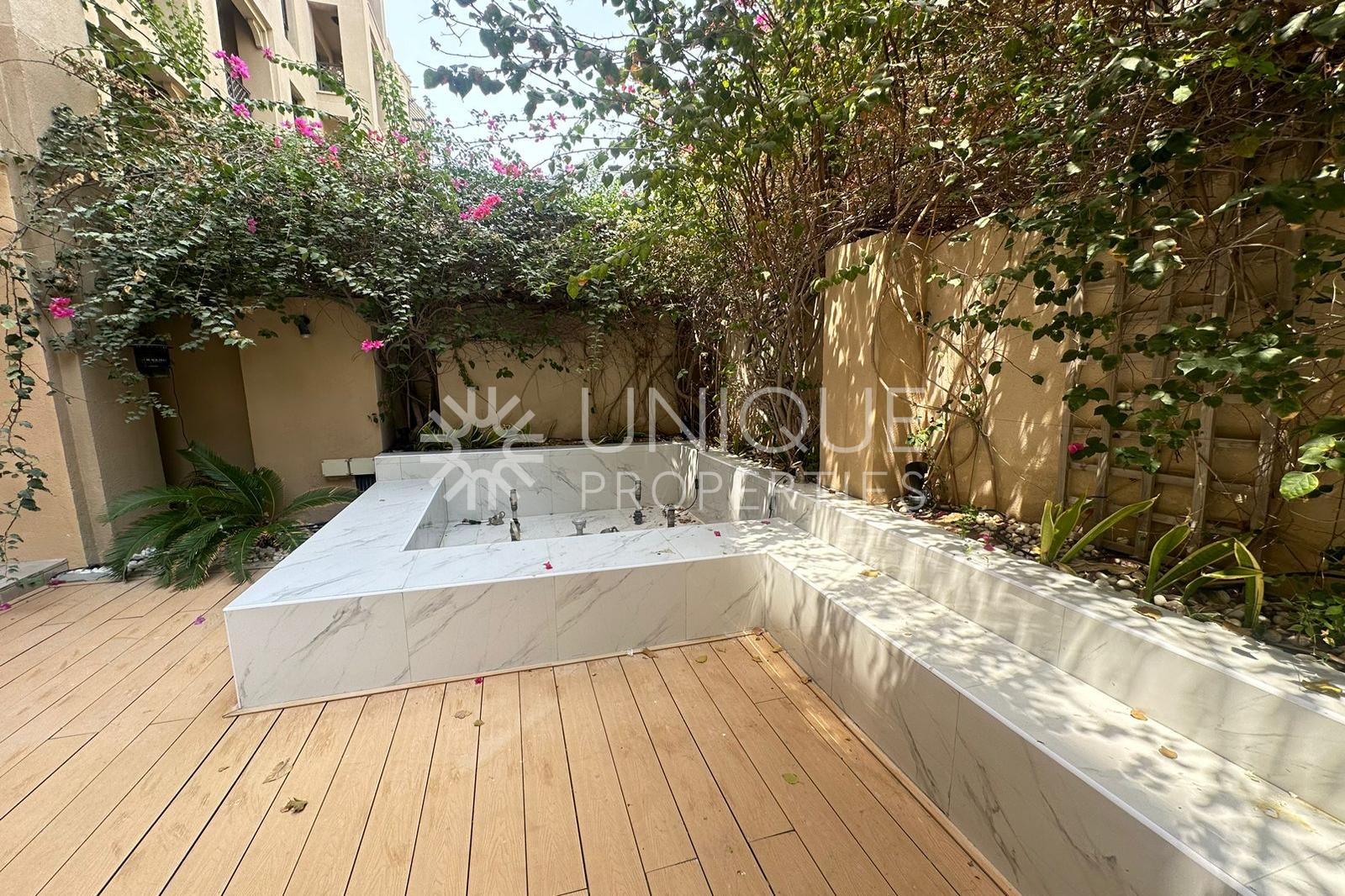 Spacious 2 bedroom| Private Large Garden |Upgraded