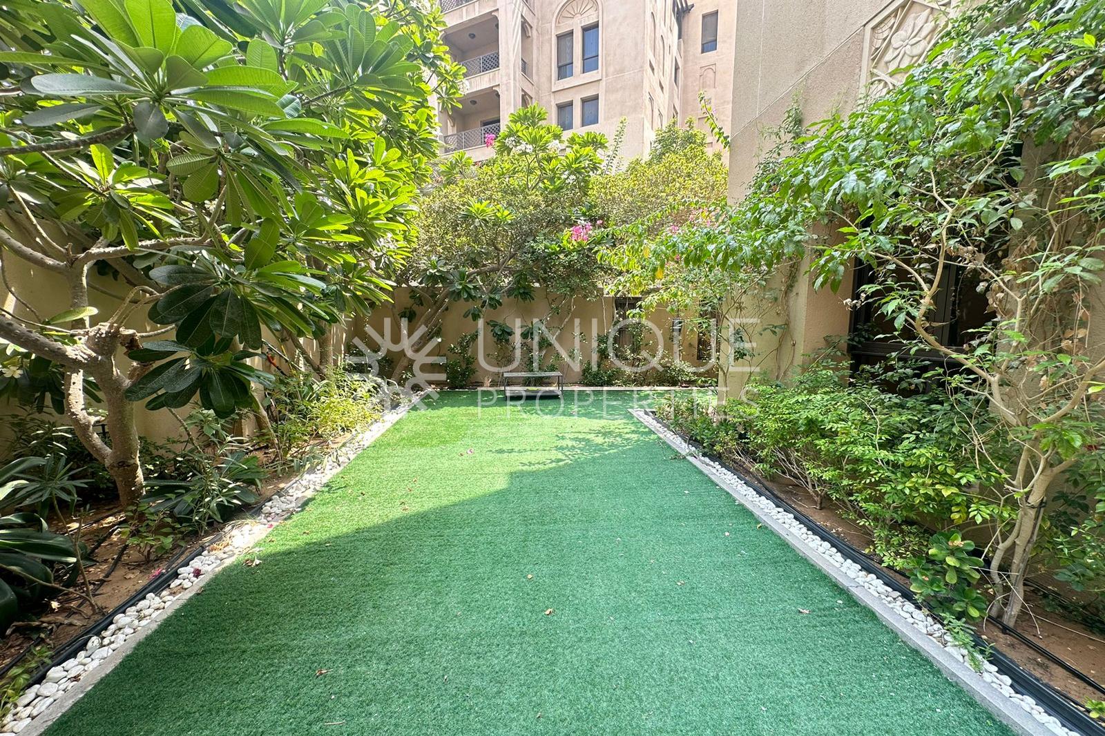 Spacious 2 bedroom| Private Large Garden |Upgraded