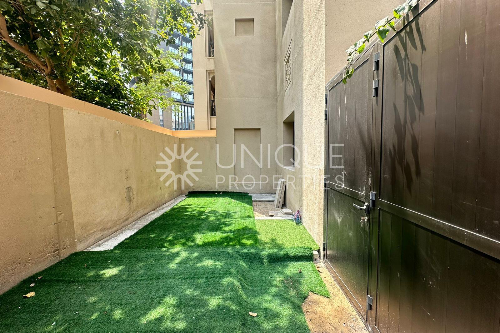 Spacious 2 bedroom| Private Large Garden |Upgraded