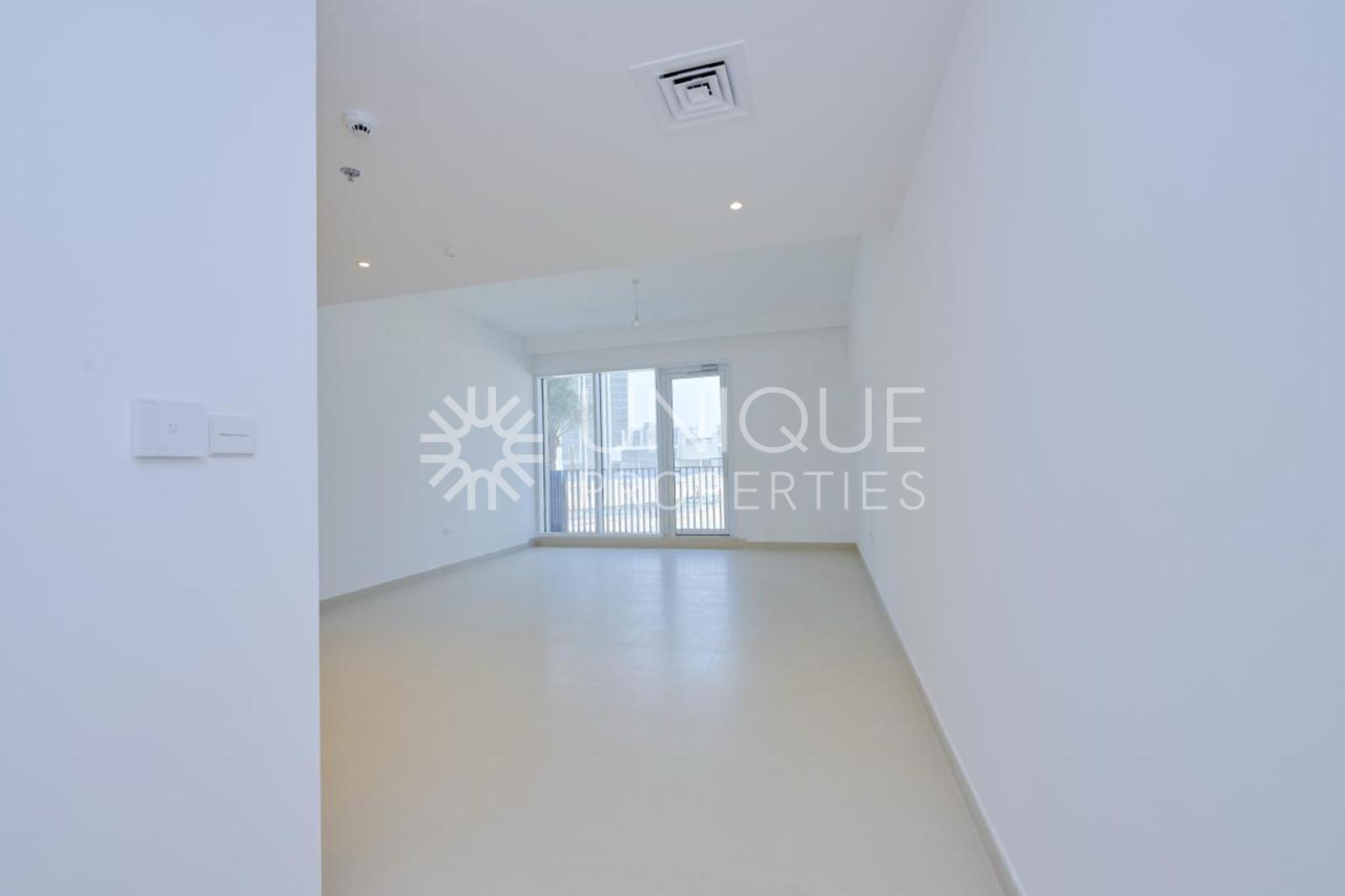 Waterfront Living | High-End Finishes