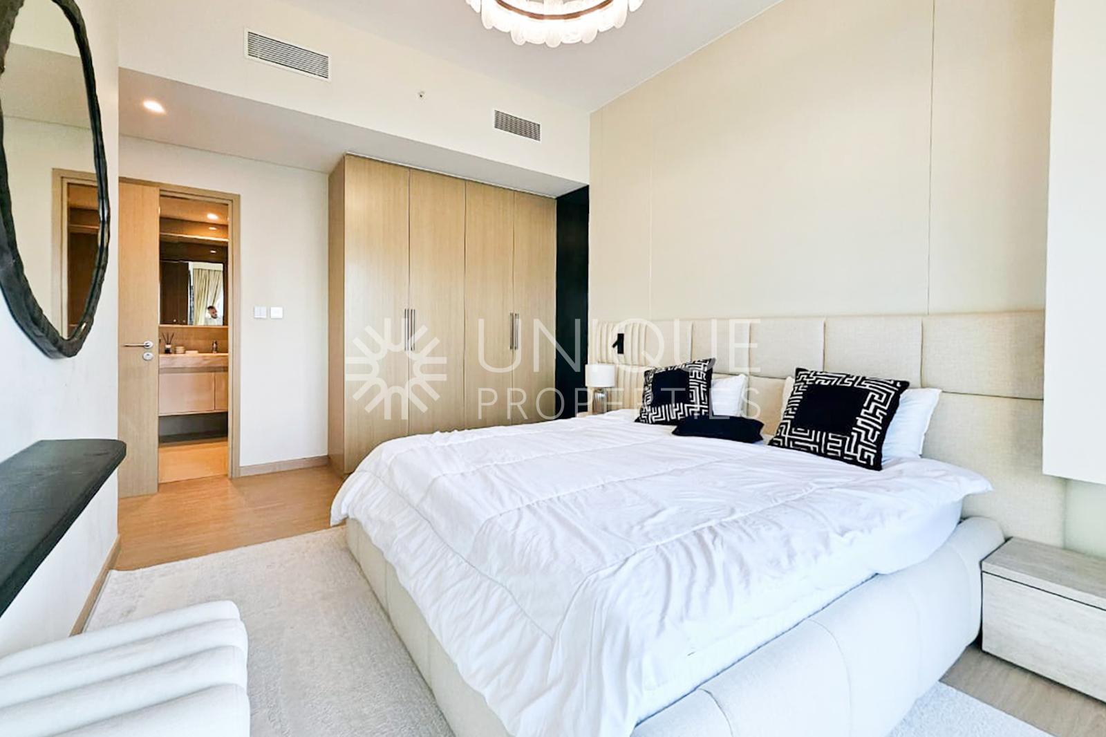 Burj Khalifa View | Fully Furnished | Vacant