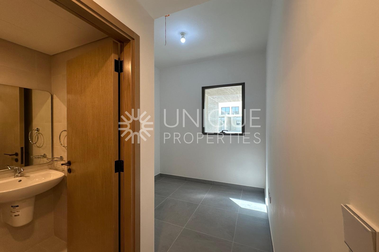 Single Row | Genuine Resale | End Unit