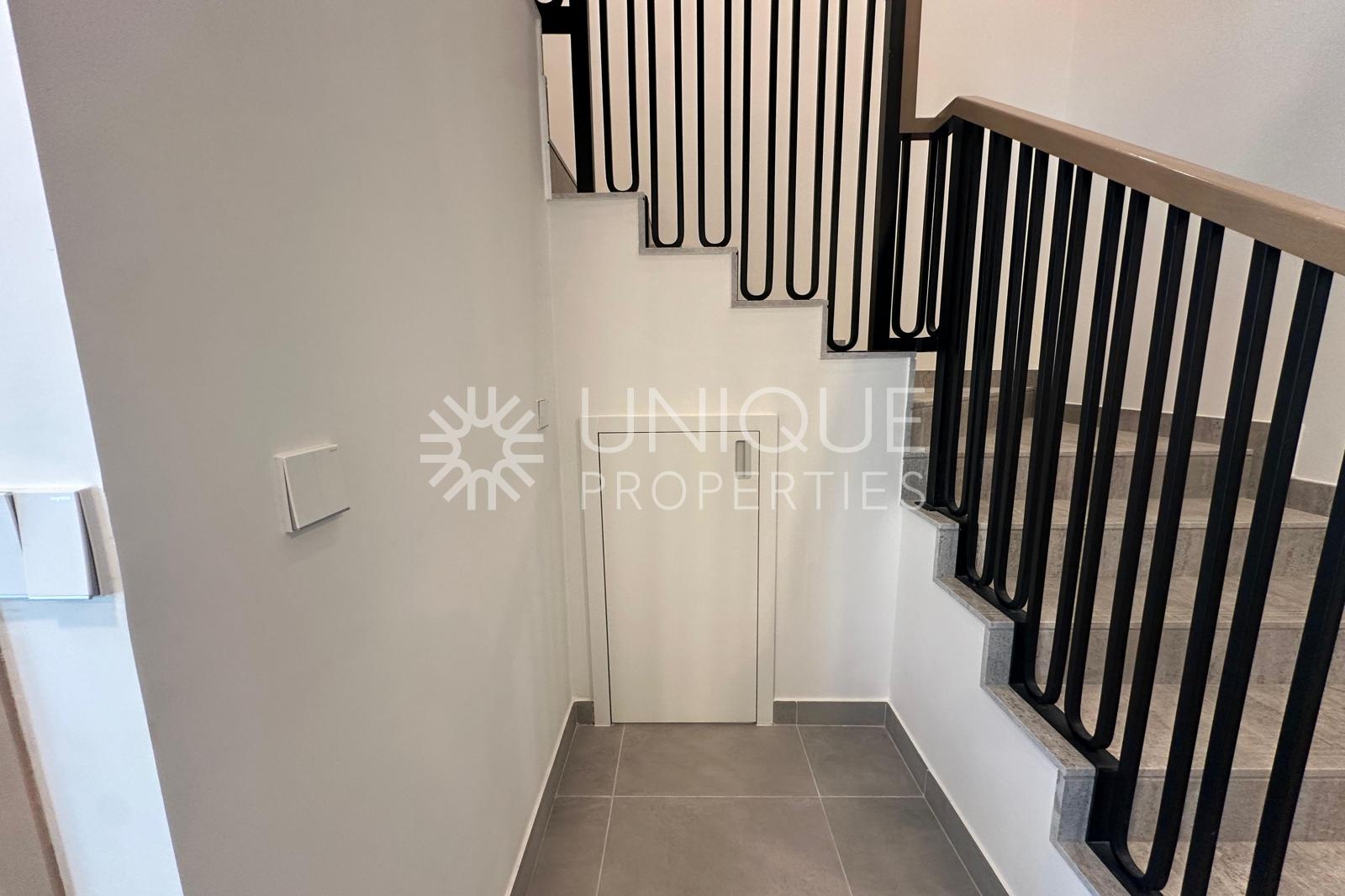 Single Row | Genuine Resale | End Unit