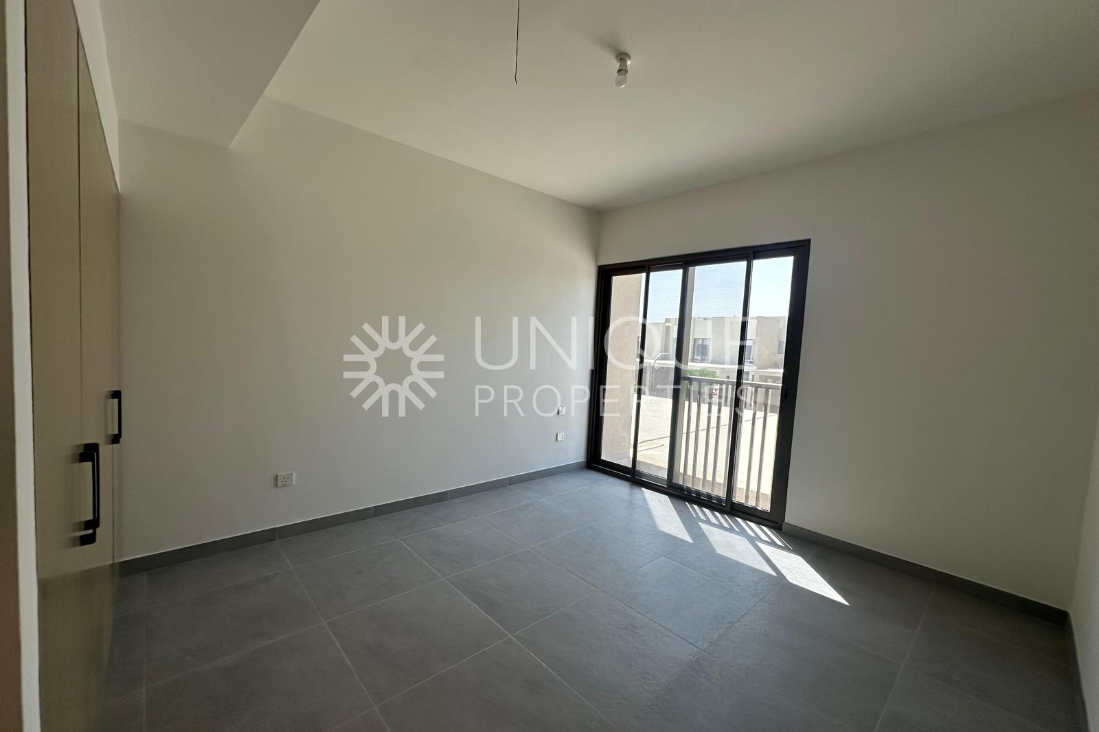 Single Row | Genuine Resale | End Unit