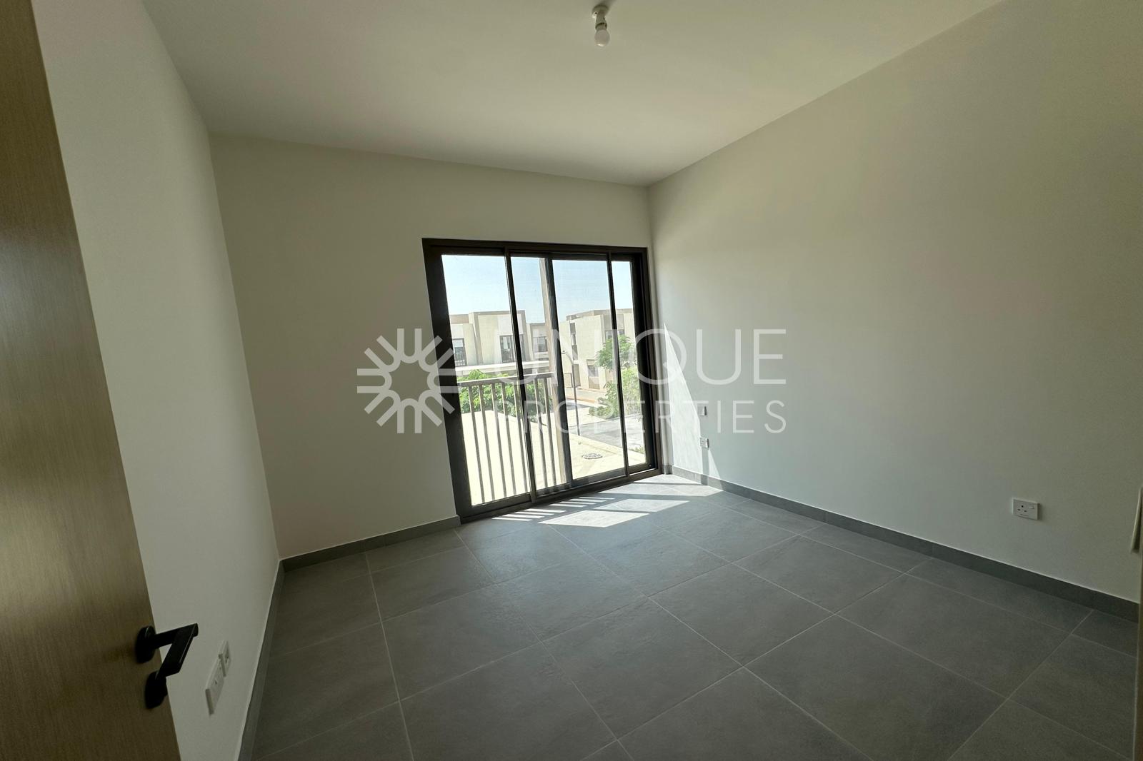 Single Row | Genuine Resale | End Unit