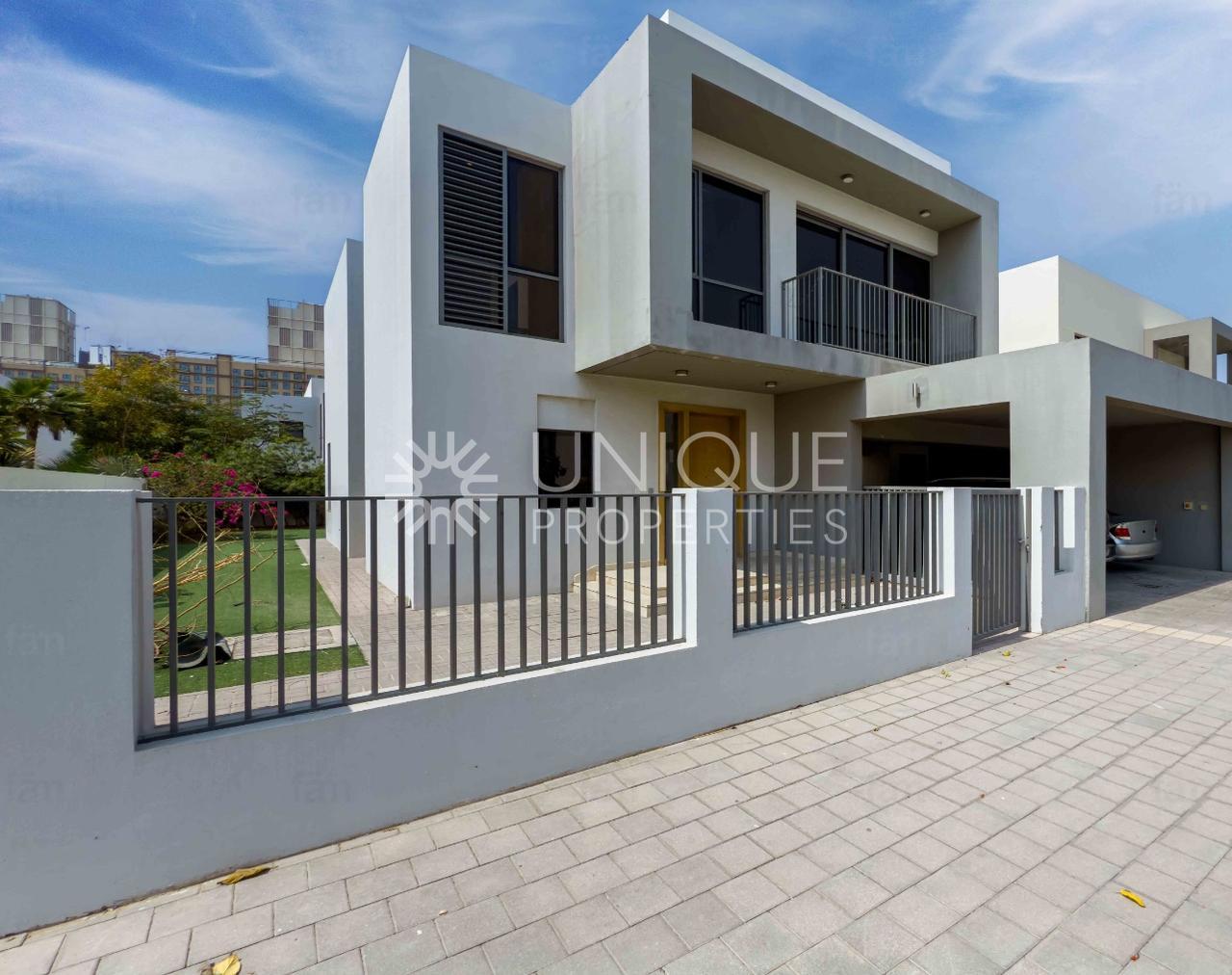 Move In Ready | Spacious Villa | Premium Living