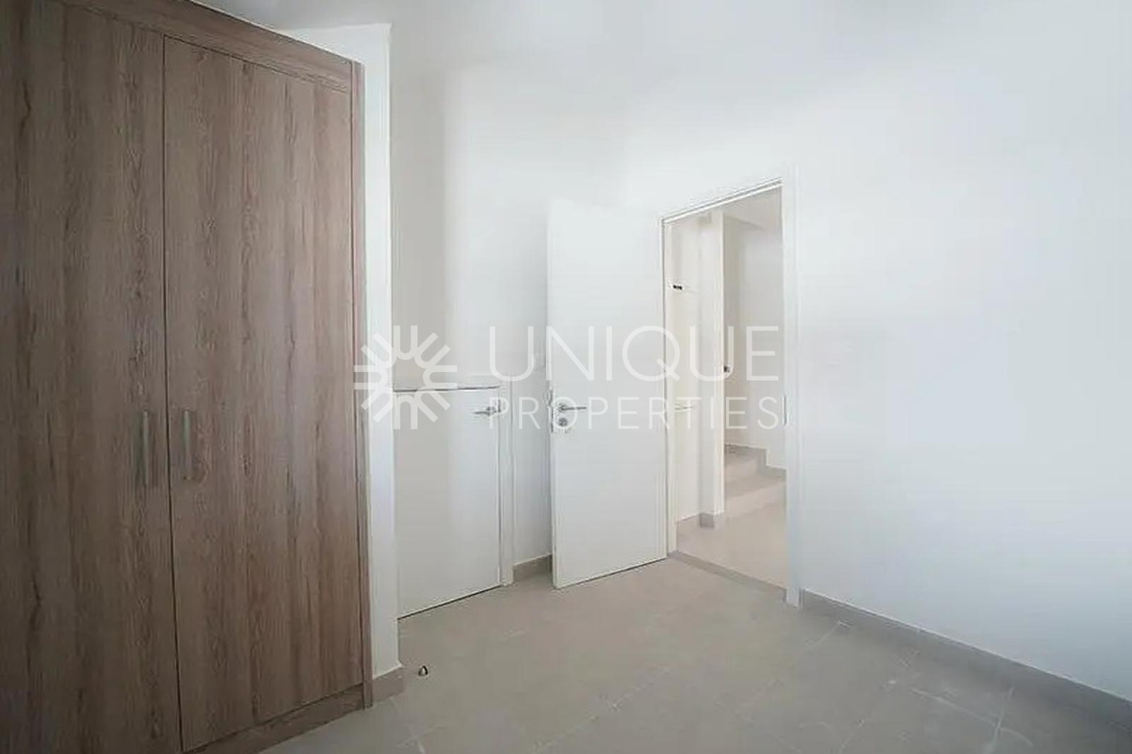 Rented | Single Row | Vatsu Compliance