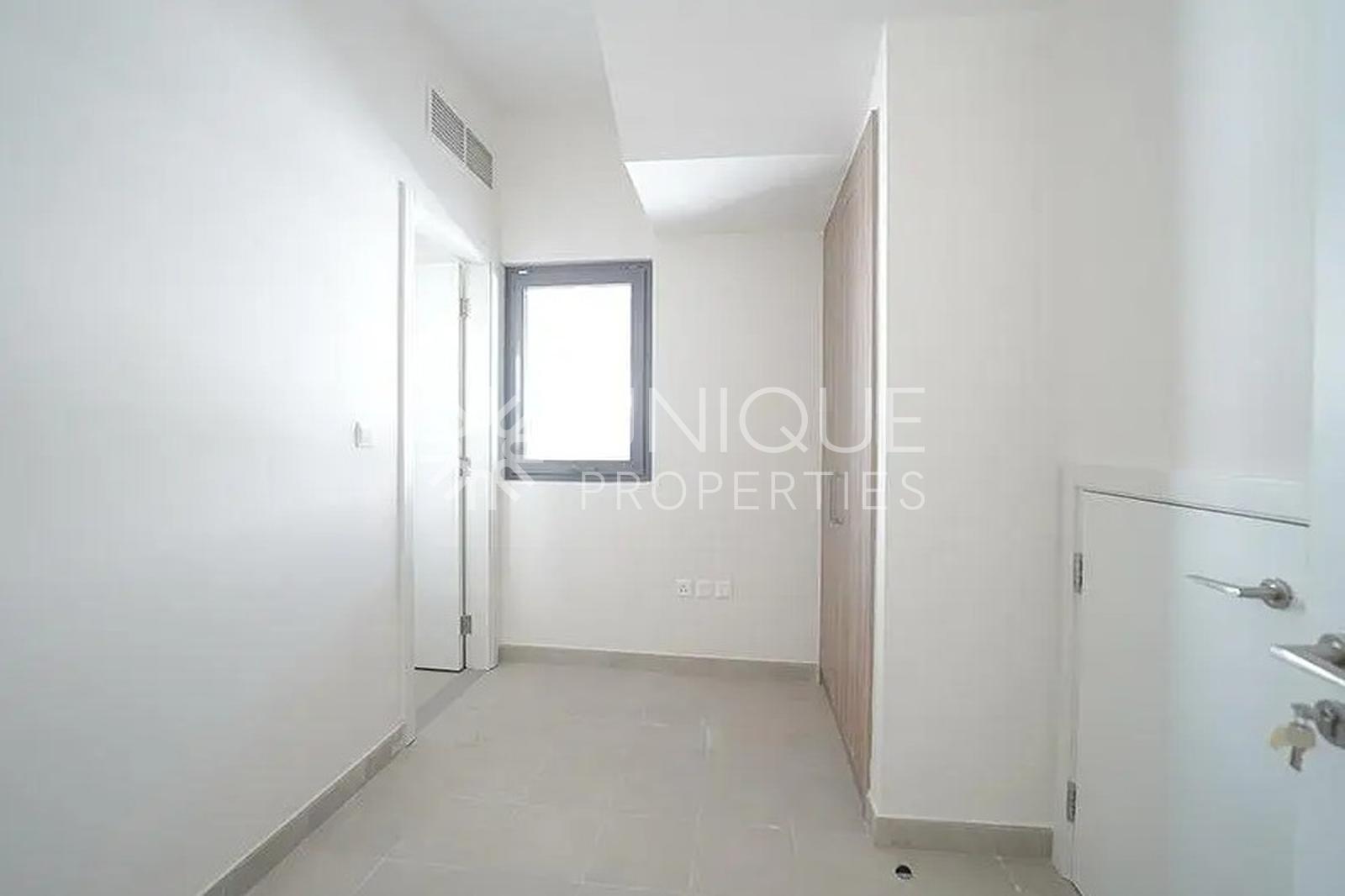 Rented | Single Row | Vatsu Compliance