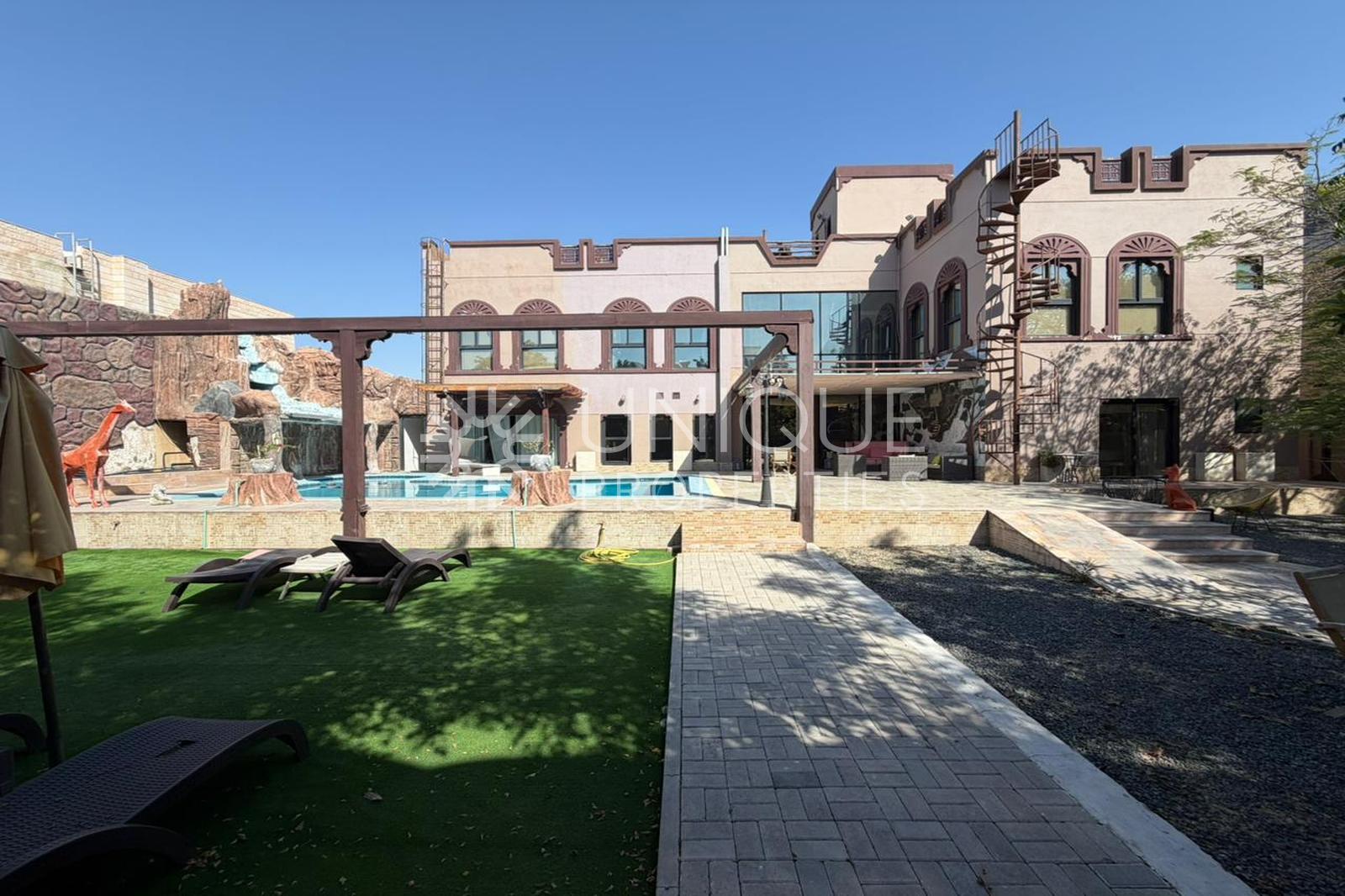 Luxury 5 Bed Villa | Private Pool | Umm Suqeim
