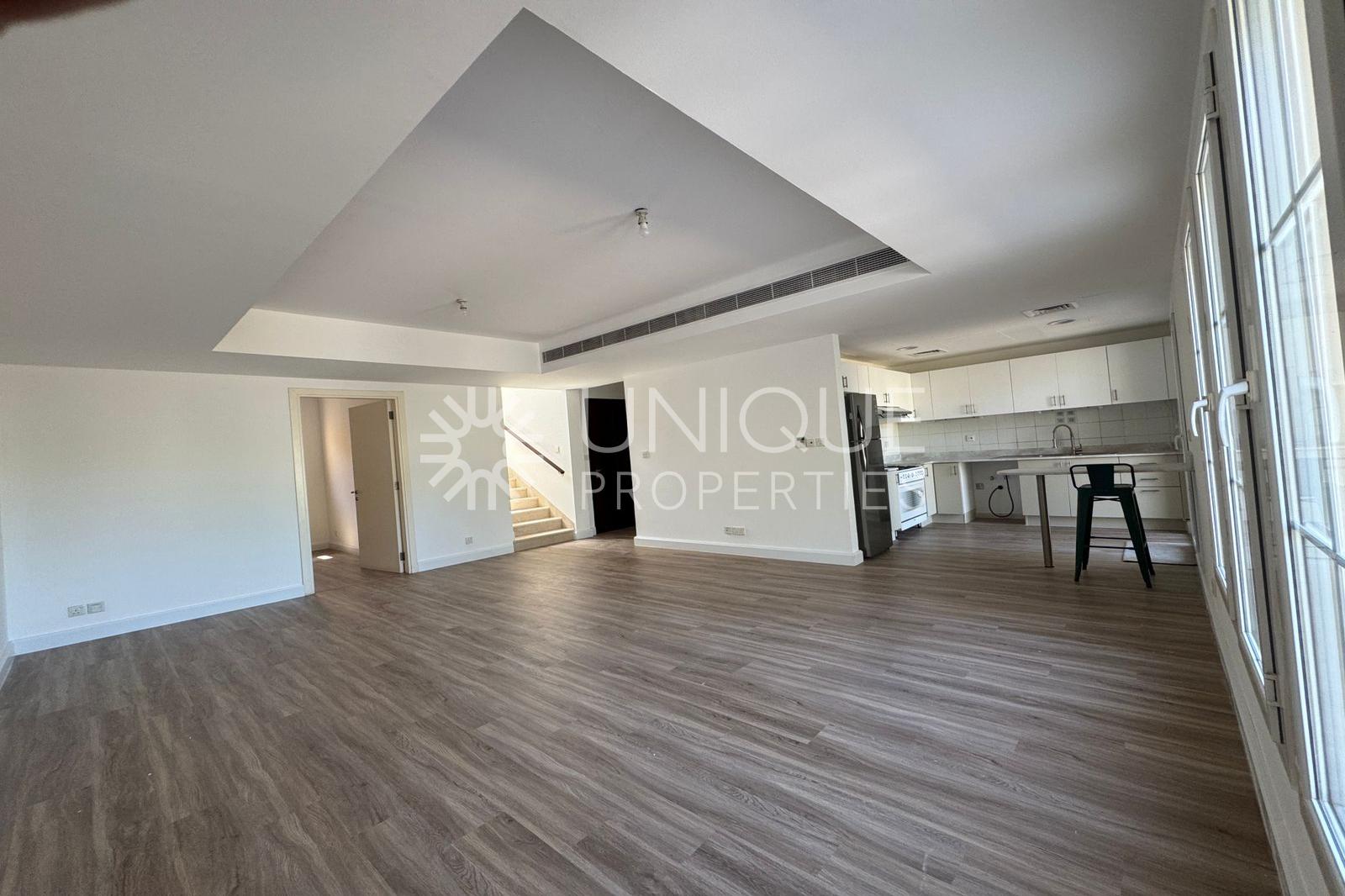 Lake View | Upgraded | Perfect Location