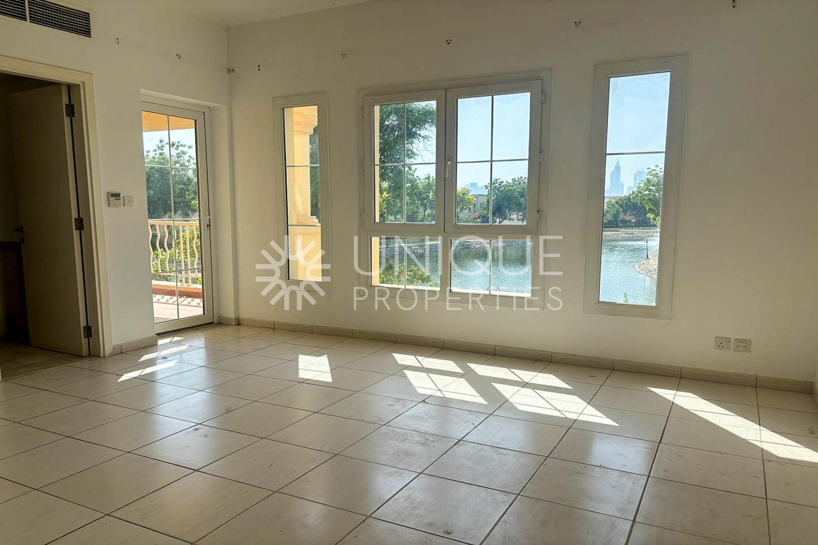 Lake View | Upgraded | Perfect Location